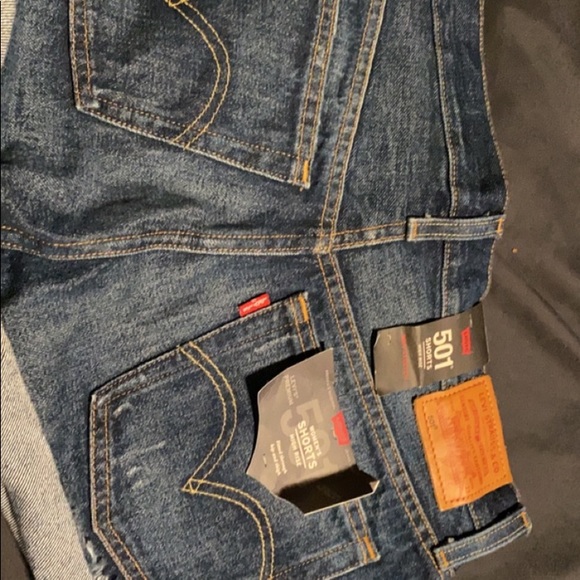 New Levi’s shorts - Picture 3 of 4